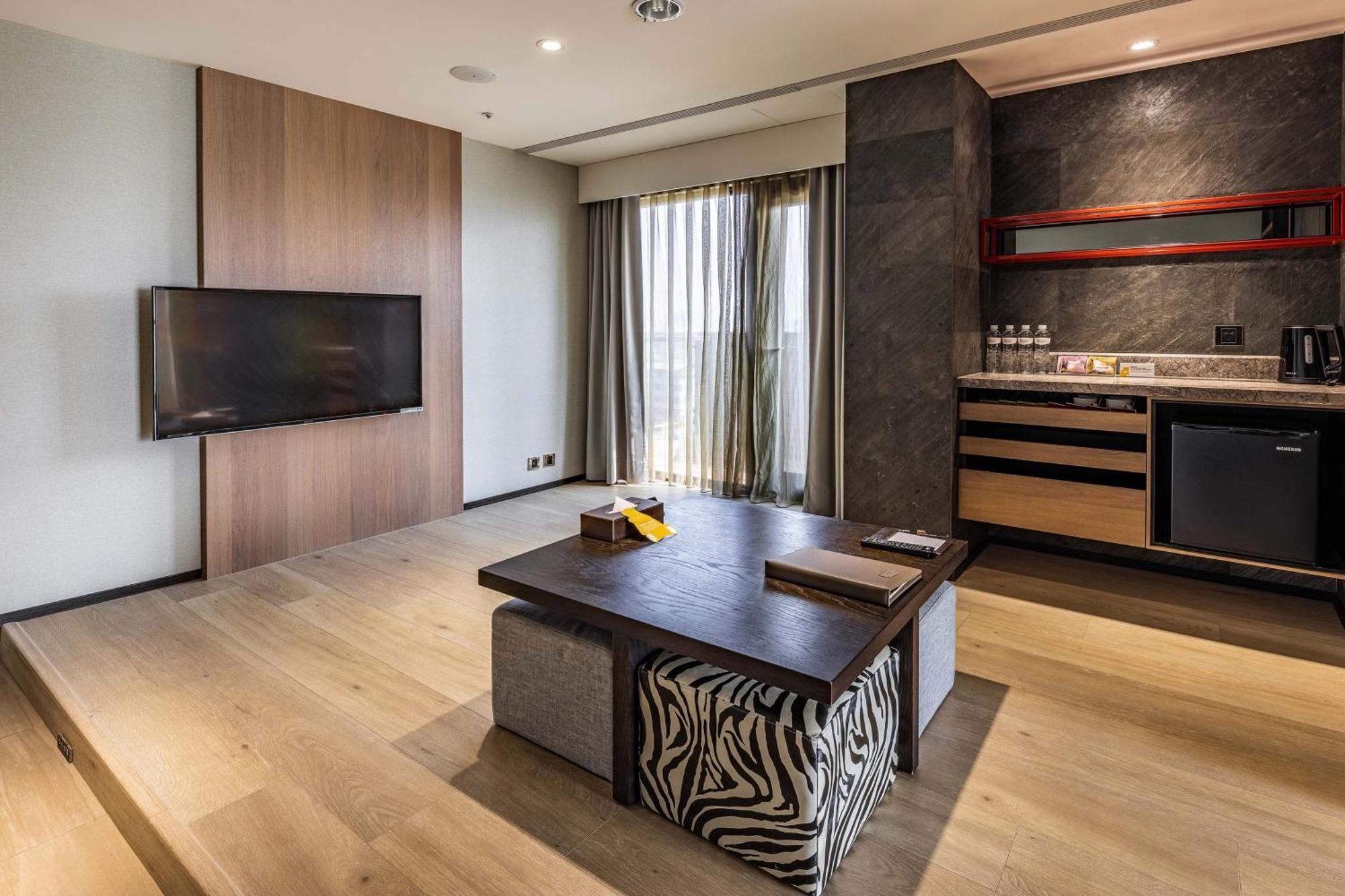 Hsin Hotel นครเจียอี้ ห้อง รูปภาพ The interior of a suite at the hotel